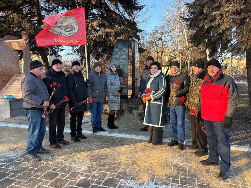 Дмитрий Огилец: В Ясиноватой у памятника. воинам - интернационалистам прошел Дмитрий Огилец: В Ясиноватой у памятника. воинам - интернационалистам прошел