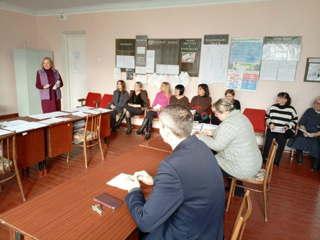 Встреча с населением. Депутат Енакиевского городского совета фракции "Единая Россия" Марина Токарь провела встречу с трудовым коллективом по адресу: г. Енакиево, пгт