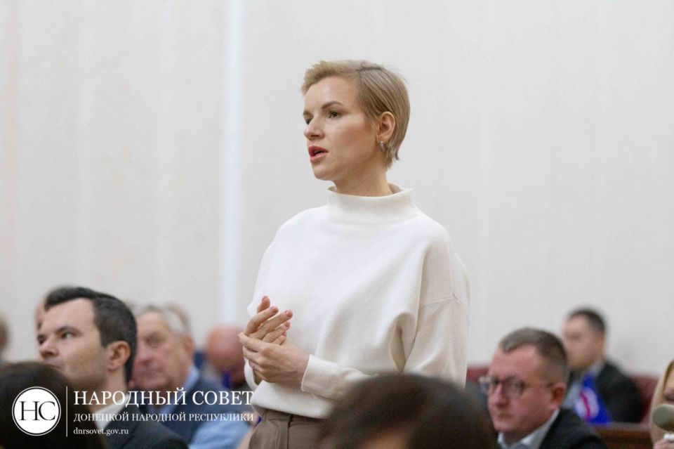Фоторепортаж: Пленарное заседание Народного Совета ДНР Фоторепортаж: Пленарное заседание Народного Совета ДНР
