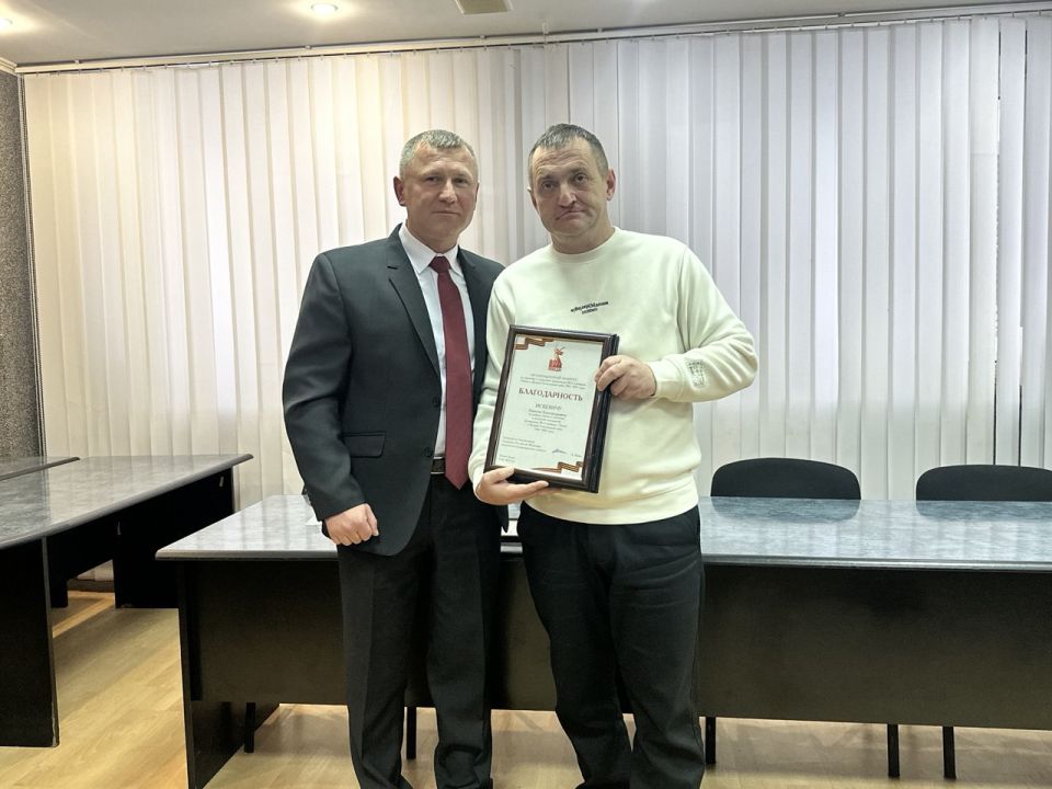 В преддверии Нового года наградил лучших сотрудников Министерства природных ресурсов и экологии Донецкой Народной Республики и подведомственных учреждений В преддверии Нового года наградил лучших сотрудников Министерства природных ресурсов и экологии Донецкой Народной Республики и подведомственных учреждений