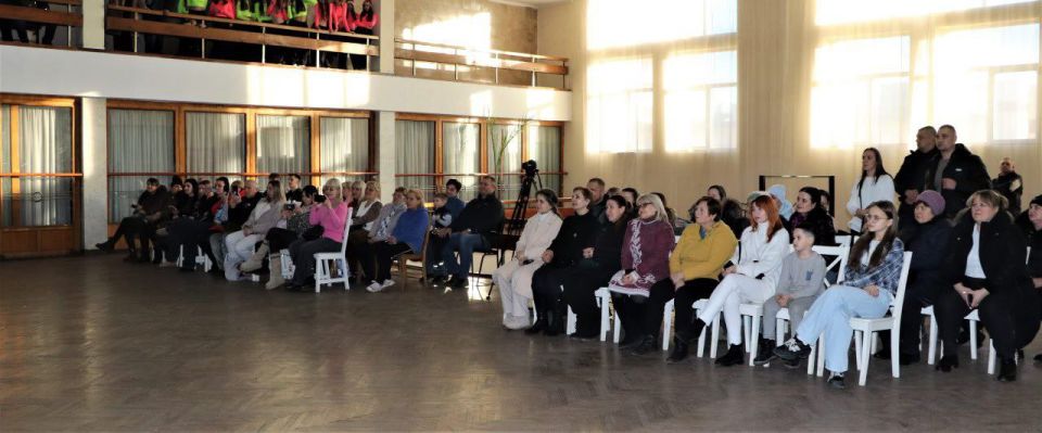 Игорь Мартынов: В культурно-досуговом центре им. 40-летия Победы состоялся праздничный новогодний концерт Игорь Мартынов: В культурно-досуговом центре им. 40-летия Победы состоялся праздничный новогодний концерт