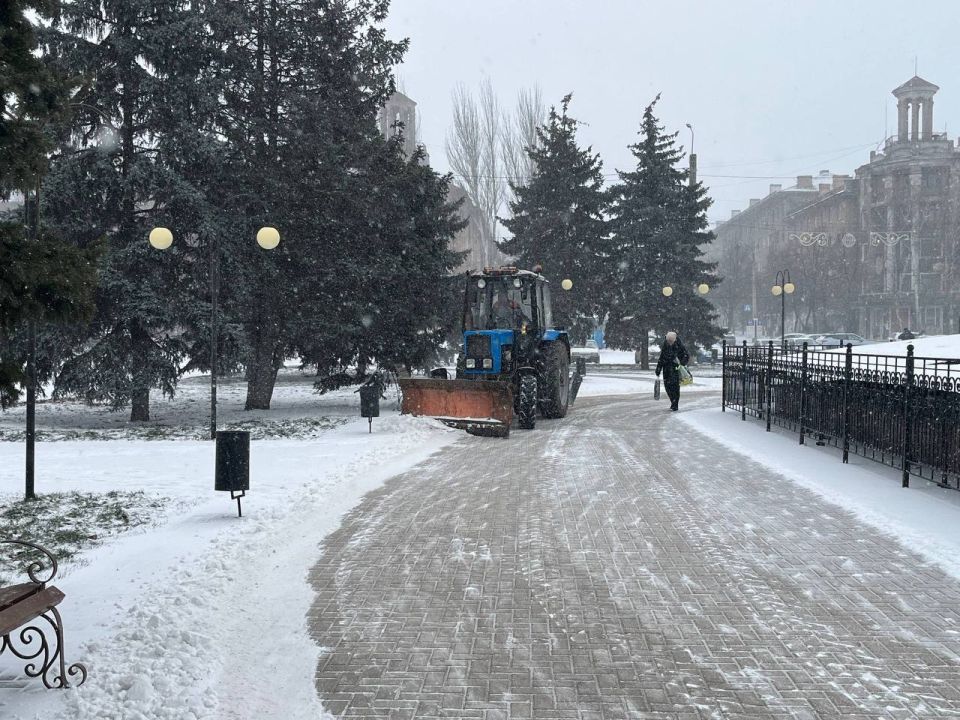 МУП «Простор» ежедневно выполняет все необходимые работы по содержанию городских улиц МУП «Простор» ежедневно выполняет все необходимые работы по содержанию городских улиц