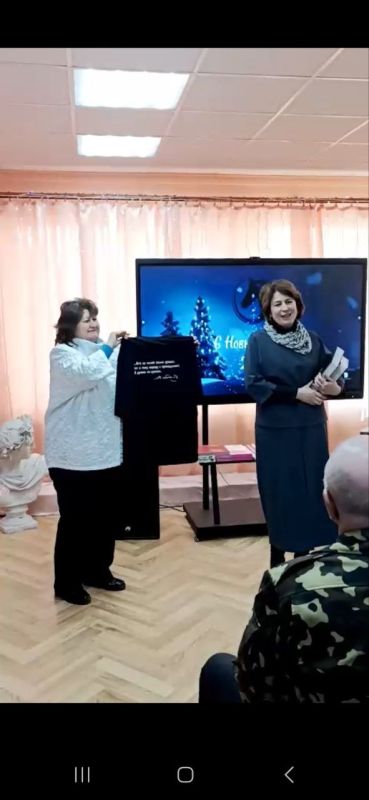 Депутаты Ясиноватского муниципального совета поздравили Ясиноватский городской музей с юбилеем! Депутаты Ясиноватского муниципального совета поздравили Ясиноватский городской музей с юбилеем!
