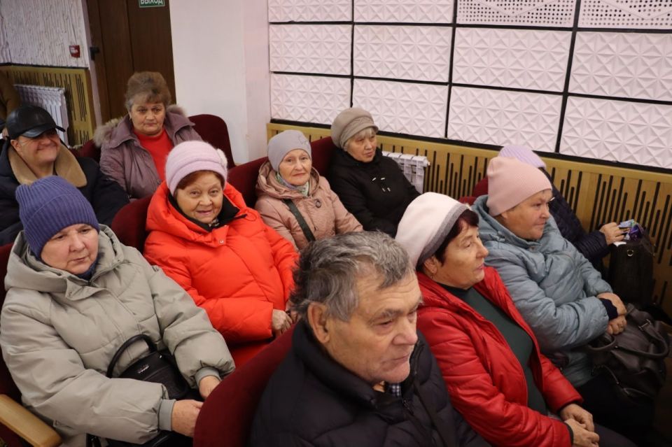 Новогоднее волшебство для старшего поколения: Мюзикл «Операция "Ё" и другие приключения Шурика» подарил незабываемые эмоции Новогоднее волшебство для старшего поколения: Мюзикл «Операция "Ё" и другие приключения Шурика» подарил незабываемые эмоции