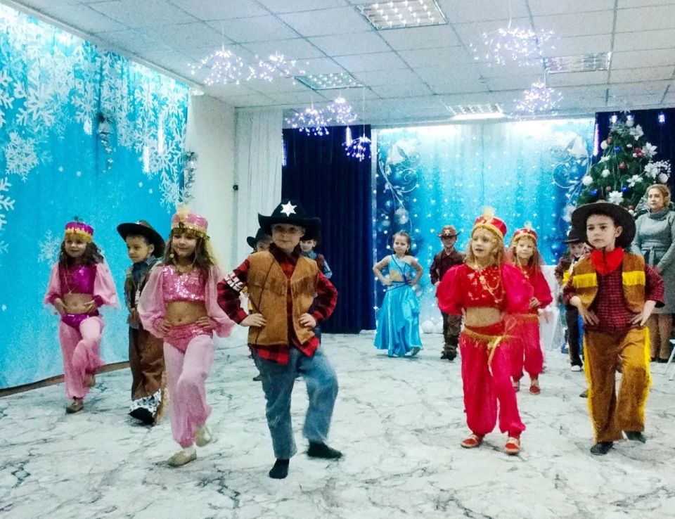 Новогодние праздники в детских садах Новогодние праздники в детских садах