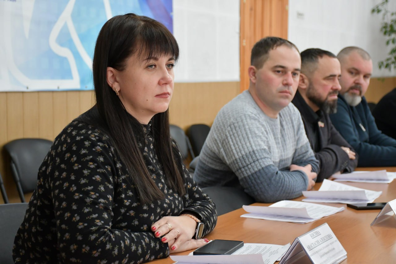 26 декабря 2025 года, под председательством Сергея Шульженко, состоялось заседание Дебальцевского городского совета Донецкой Народной Республики первого созыва, на котором были рассмотрены вопросы: ... 26 декабря 2025 года, под председательством Сергея Шульженко, состоялось заседание Дебальцевского городского совета Донецкой Народной Республики первого созыва, на котором были рассмотрены вопросы: ...