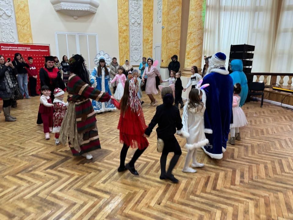 В Шахтерске прошел Новогодний утренник для детей работников водоканала В Шахтерске прошел Новогодний утренник для детей работников водоканала