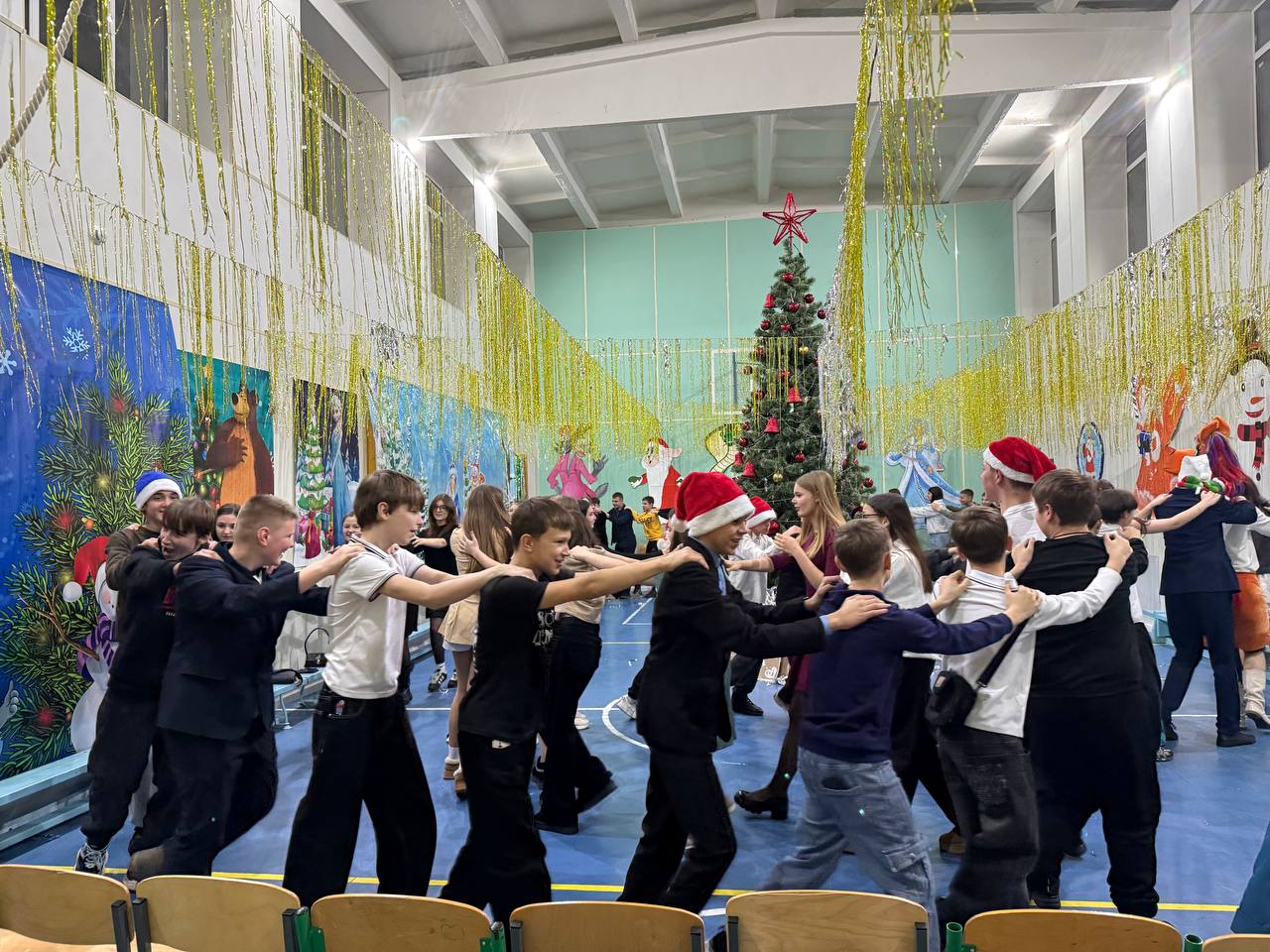 Новогодний утренник: «Новогодние приключения» в Тельмановской гимназии Новогодний утренник: «Новогодние приключения» в Тельмановской гимназии
