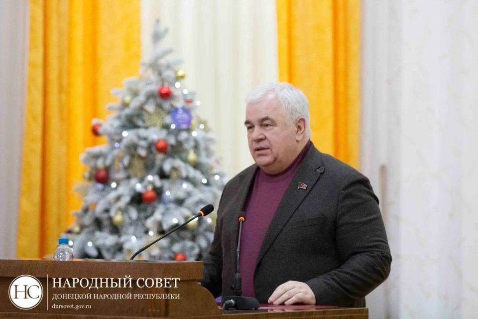26 декабря, состоялось 80-е пленарное заседание депутатов Народного Совета ДНР, также на заседании присутствовали почетные гости – сенатор Российской Федерации от ДНР Наталья Никонорова и Первый заместитель Председателя... 26 декабря, состоялось 80-е пленарное заседание депутатов Народного Совета ДНР, также на заседании присутствовали почетные гости – сенатор Российской Федерации от ДНР Наталья Никонорова и Первый заместитель Председателя...