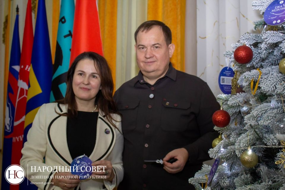 Депутаты Народного Совета принимают участие во Всероссийской благотворительной акции «Елка желаний» Депутаты Народного Совета принимают участие во Всероссийской благотворительной акции «Елка желаний»