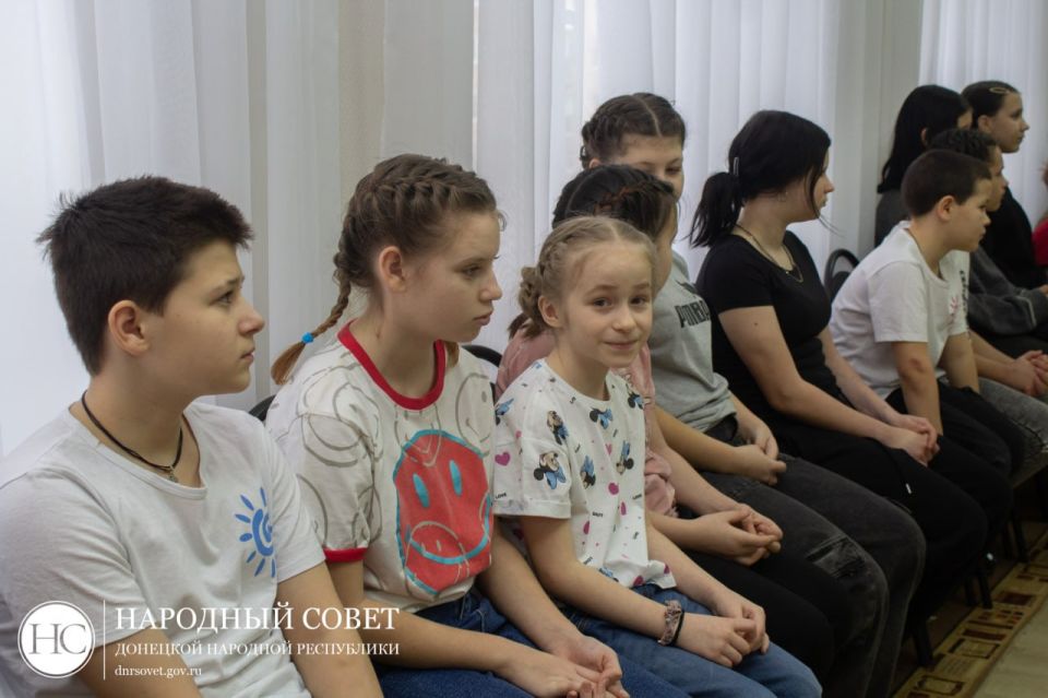 Константин Кузьмин: Поздравили деток, оказавшихся в трудных жизненных обстоятельствах, с Новым годом! Константин Кузьмин: Поздравили деток, оказавшихся в трудных жизненных обстоятельствах, с Новым годом!