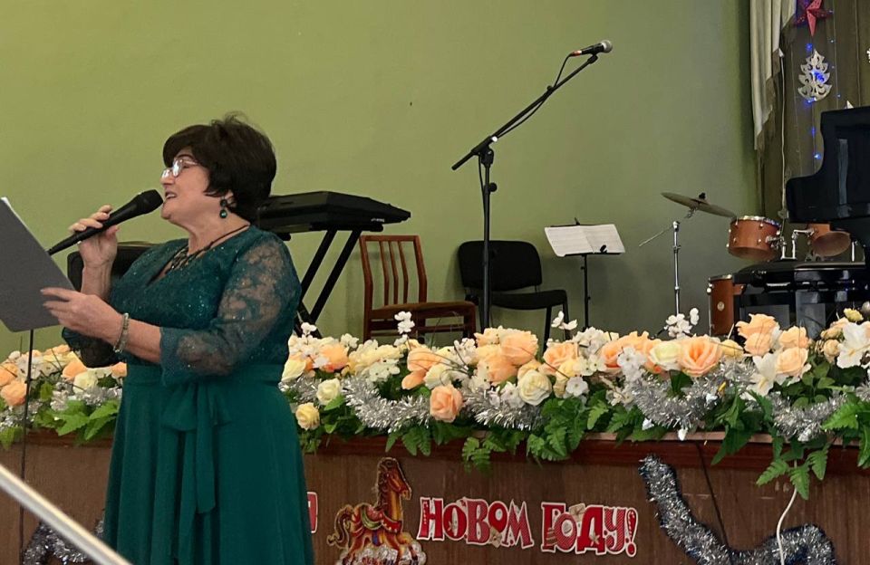 В Комсомольское прошел новогодний концерт «В кругу семьи» В Комсомольское прошел новогодний концерт «В кругу семьи»