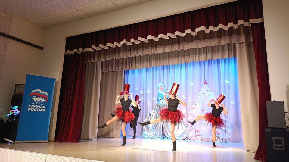 Сегодня, 27 декабря, в клубе села Бирюки была организованна развлекательная программа под названием «Новогодний серпантин» Сегодня, 27 декабря, в клубе села Бирюки была организованна развлекательная программа под названием «Новогодний серпантин»