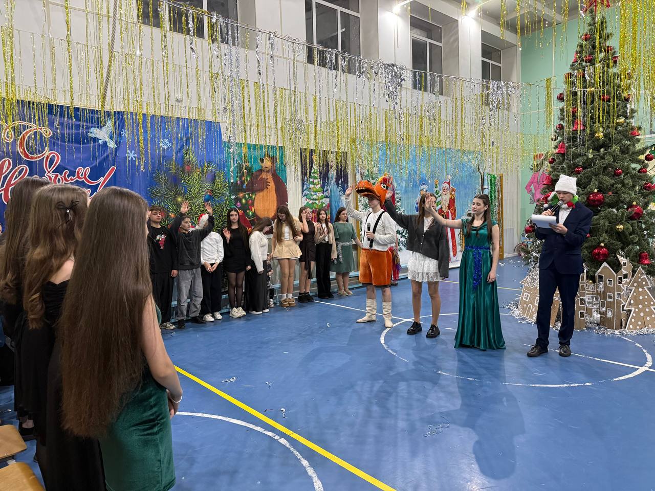 Новогодний утренник: «Новогодние приключения» в Тельмановской гимназии Новогодний утренник: «Новогодние приключения» в Тельмановской гимназии