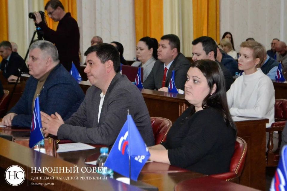 26 декабря, состоялось 80-е пленарное заседание депутатов Народного Совета ДНР, также на заседании присутствовали почетные гости – сенатор Российской Федерации от ДНР Наталья Никонорова и Первый заместитель Председателя... 26 декабря, состоялось 80-е пленарное заседание депутатов Народного Совета ДНР, также на заседании присутствовали почетные гости – сенатор Российской Федерации от ДНР Наталья Никонорова и Первый заместитель Председателя...