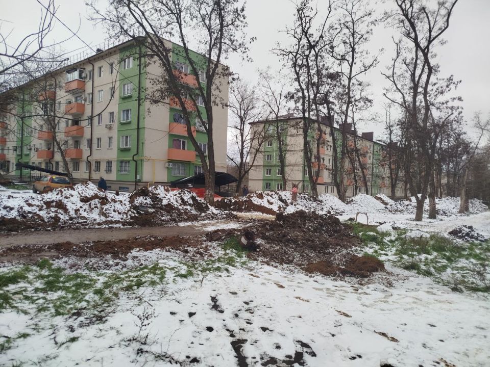 На аллее бульвара 221-й стрелковой дивизии продолжаются работы на сетях На аллее бульвара 221-й стрелковой дивизии продолжаются работы на сетях
