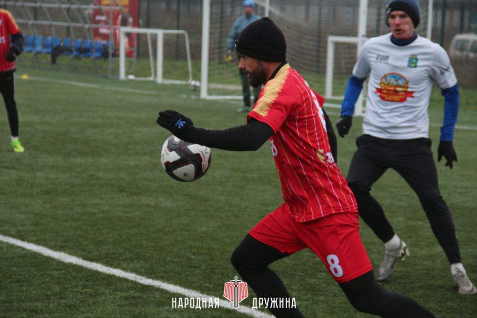 Футбольная битва. Мариупольский штаб Народной Дружины вновь вышел на футбольное поле, чтобы продемонстрировать спортивный дух и командную сплоченность! В упорной борьбе наша команда встретилась с достойным соперником –... Футбольная битва. Мариупольский штаб Народной Дружины вновь вышел на футбольное поле, чтобы продемонстрировать спортивный дух и командную сплоченность! В упорной борьбе наша команда встретилась с достойным соперником –...