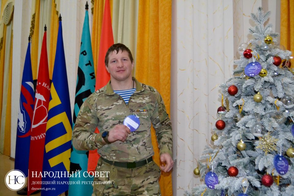 Депутаты Народного Совета принимают участие во Всероссийской благотворительной акции «Елка желаний» Депутаты Народного Совета принимают участие во Всероссийской благотворительной акции «Елка желаний»
