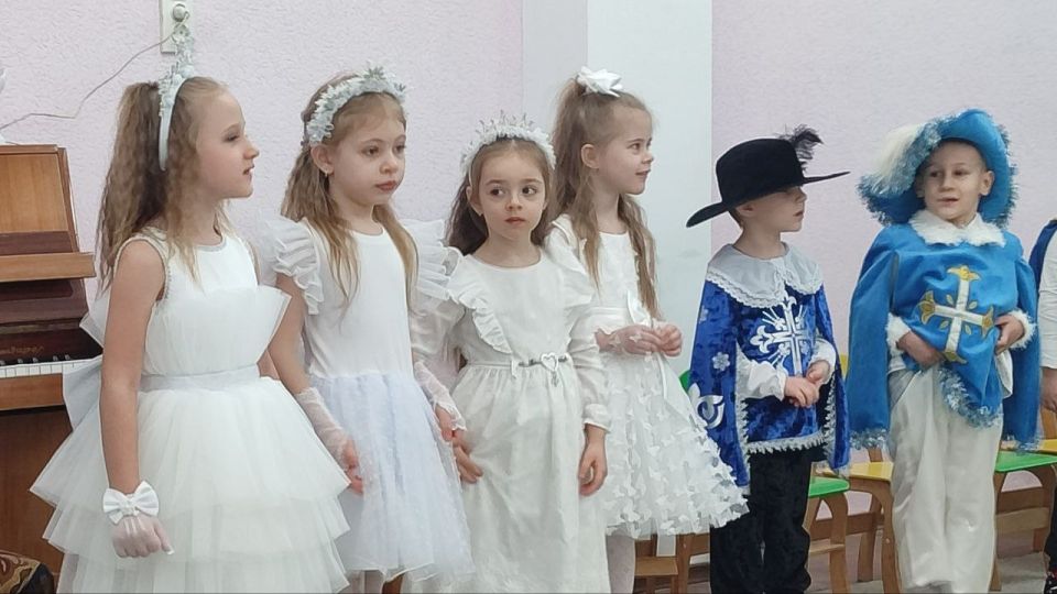 В канун Нового года. в каждый детский сад приходит добрая, красивая, волшебная сказка В канун Нового года. в каждый детский сад приходит добрая, красивая, волшебная сказка