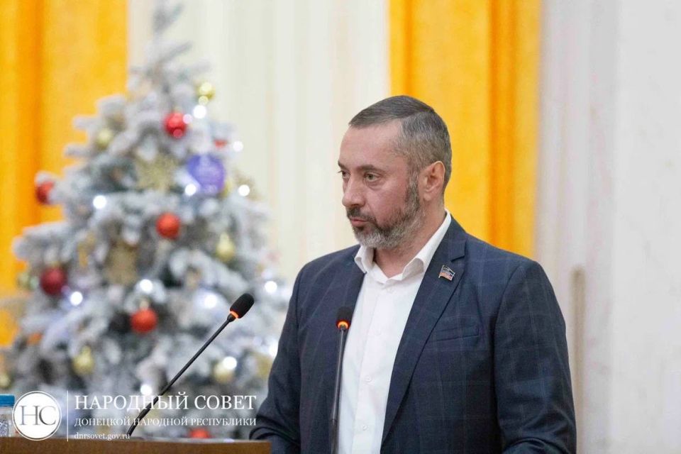 26 декабря, состоялось 80-е пленарное заседание депутатов Народного Совета ДНР, также на заседании присутствовали почетные гости – сенатор Российской Федерации от ДНР Наталья Никонорова и Первый заместитель Председателя... 26 декабря, состоялось 80-е пленарное заседание депутатов Народного Совета ДНР, также на заседании присутствовали почетные гости – сенатор Российской Федерации от ДНР Наталья Никонорова и Первый заместитель Председателя...