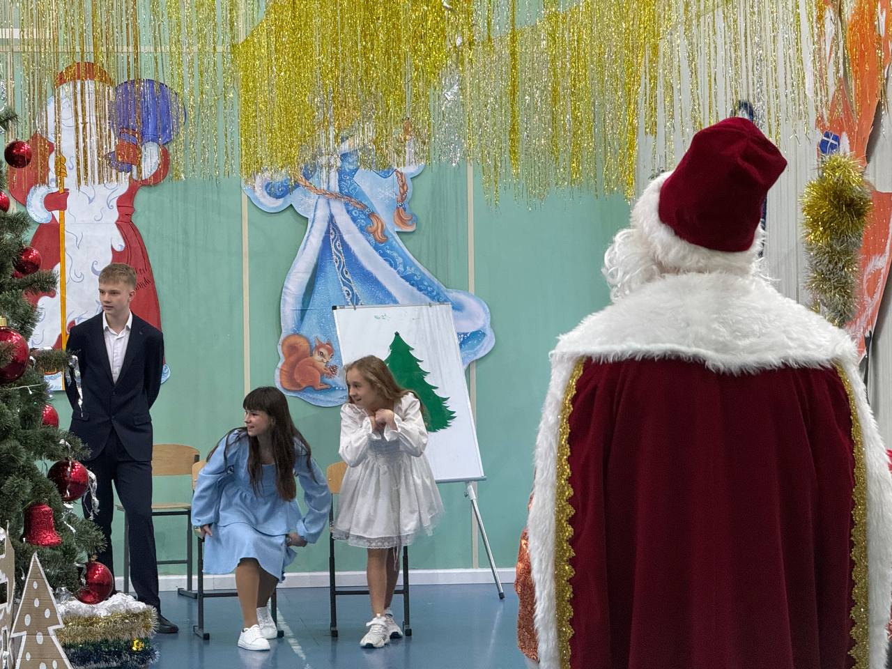 Новогодний утренник: «Новогодние приключения» в Тельмановской гимназии Новогодний утренник: «Новогодние приключения» в Тельмановской гимназии