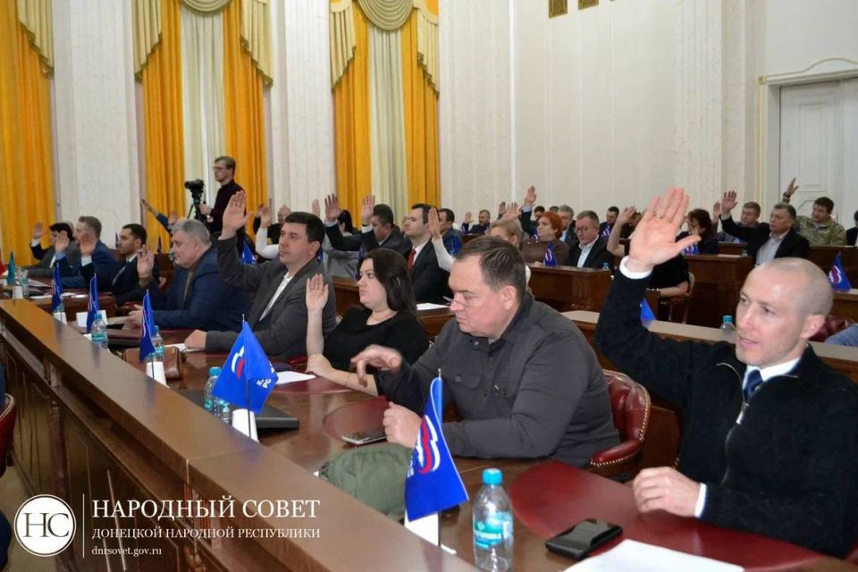 26 декабря, состоялось 80-е пленарное заседание депутатов Народного Совета ДНР, также на заседании присутствовали почетные гости – сенатор Российской Федерации от ДНР Наталья Никонорова и Первый заместитель Председателя... 26 декабря, состоялось 80-е пленарное заседание депутатов Народного Совета ДНР, также на заседании присутствовали почетные гости – сенатор Российской Федерации от ДНР Наталья Никонорова и Первый заместитель Председателя...