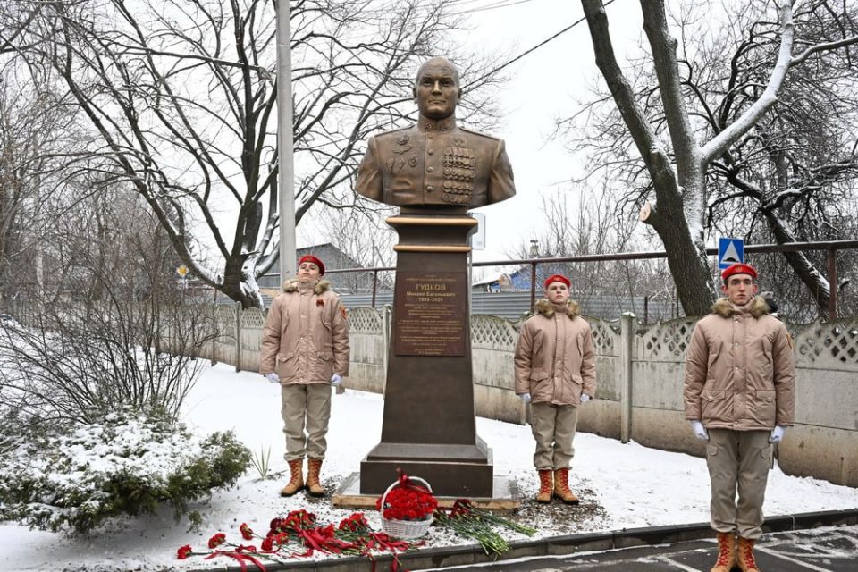 Александр Подгорный: Присвоили школе №104 в Петровском районе Донецка имя дважды Героя Российской Федерации генерал-майора Михаила Евгеньевича Гудкова Александр Подгорный: Присвоили школе №104 в Петровском районе Донецка имя дважды Героя Российской Федерации генерал-майора Михаила Евгеньевича Гудкова