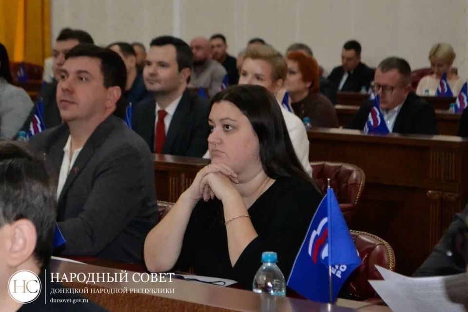 26 декабря, состоялось 80-е пленарное заседание депутатов Народного Совета ДНР, также на заседании присутствовали почетные гости – сенатор Российской Федерации от ДНР Наталья Никонорова и Первый заместитель Председателя... 26 декабря, состоялось 80-е пленарное заседание депутатов Народного Совета ДНР, также на заседании присутствовали почетные гости – сенатор Российской Федерации от ДНР Наталья Никонорова и Первый заместитель Председателя...