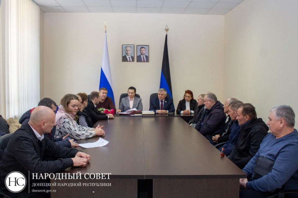 В Народном Совете наградили работников коммунальной сферы В Народном Совете наградили работников коммунальной сферы