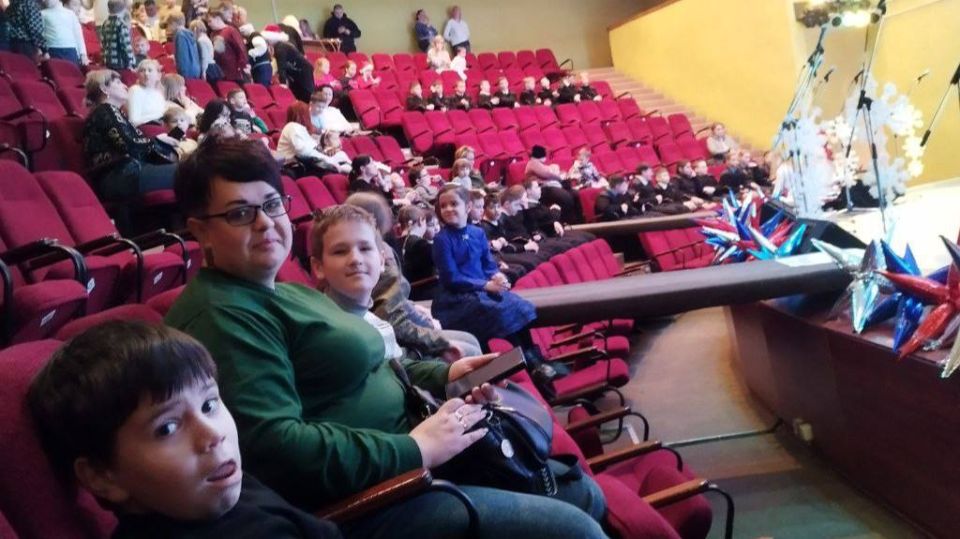Новогодняя сказка от юных талантов Дворца творчества города Донецка Новогодняя сказка от юных талантов Дворца творчества города Донецка