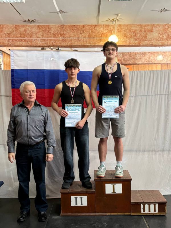 Новогодний настрой и спортивный характер: первенство по Русскому жиму в Харцызске Новогодний настрой и спортивный характер: первенство по Русскому жиму в Харцызске