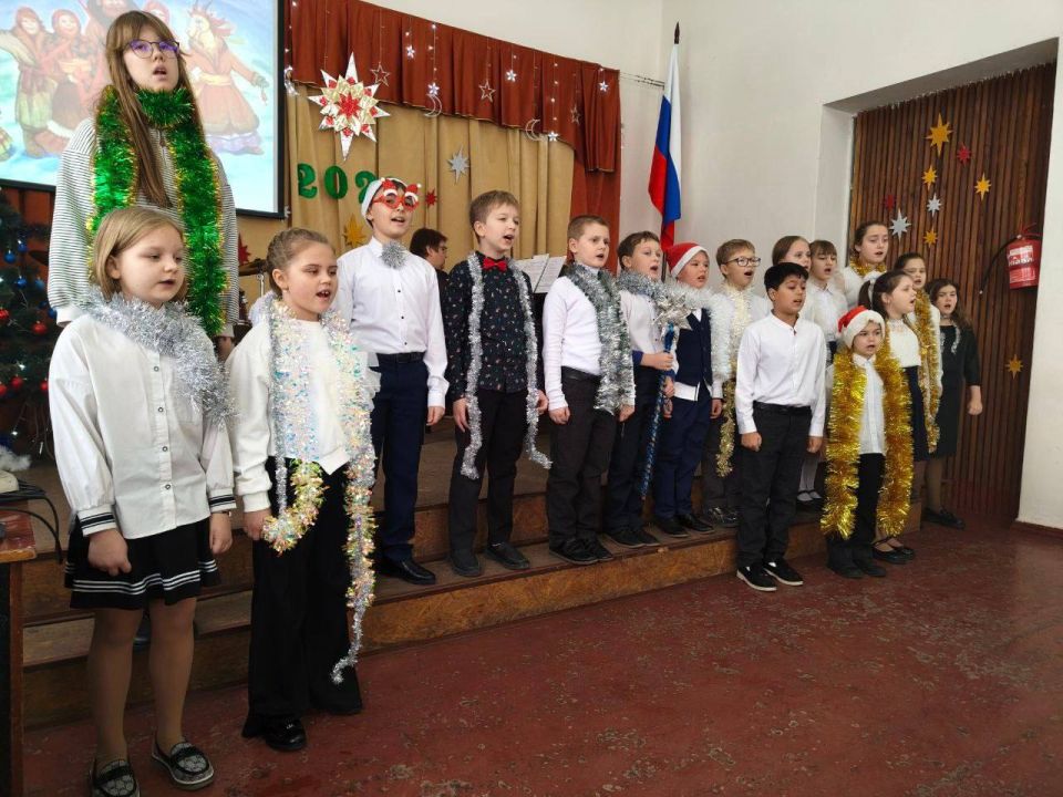 27 декабря в концертном зале Харцызской детской школы искусств проходил отчётный концерт "Новогодние фантазии" 27 декабря в концертном зале Харцызской детской школы искусств проходил отчётный концерт "Новогодние фантазии"