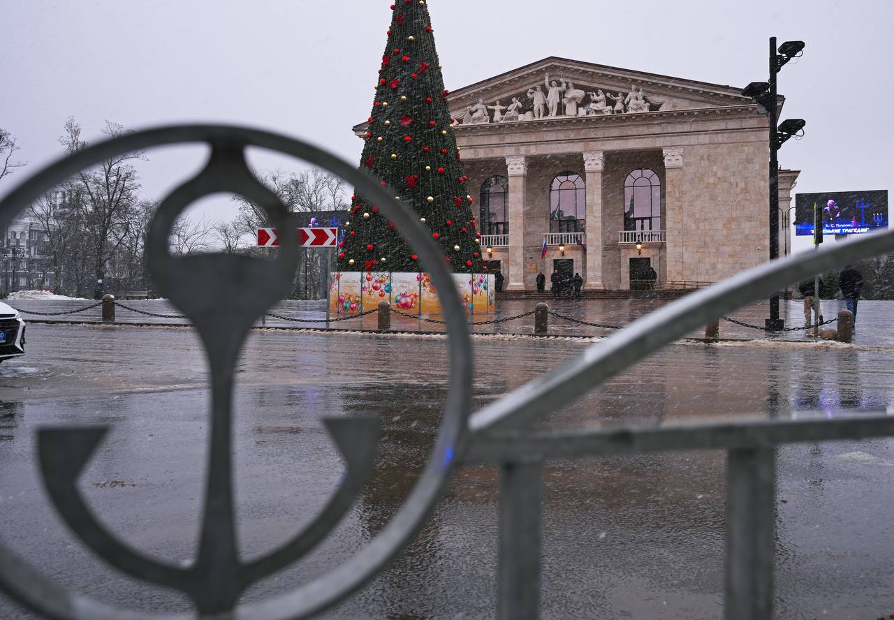 В Мариуполе открыли восстановленный драмтеатр В Мариуполе открыли восстановленный драмтеатр