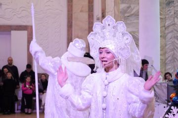 В Мариупольском русском драматическом театре стартовал фестиваль новогодних сказок!