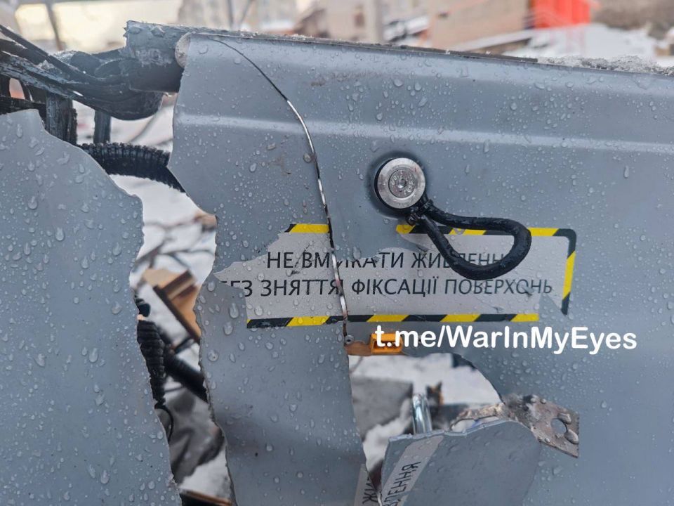 Обломки сбитого дрона FP-2 в Калининском районе Донецка Обломки сбитого дрона FP-2 в Калининском районе Донецка