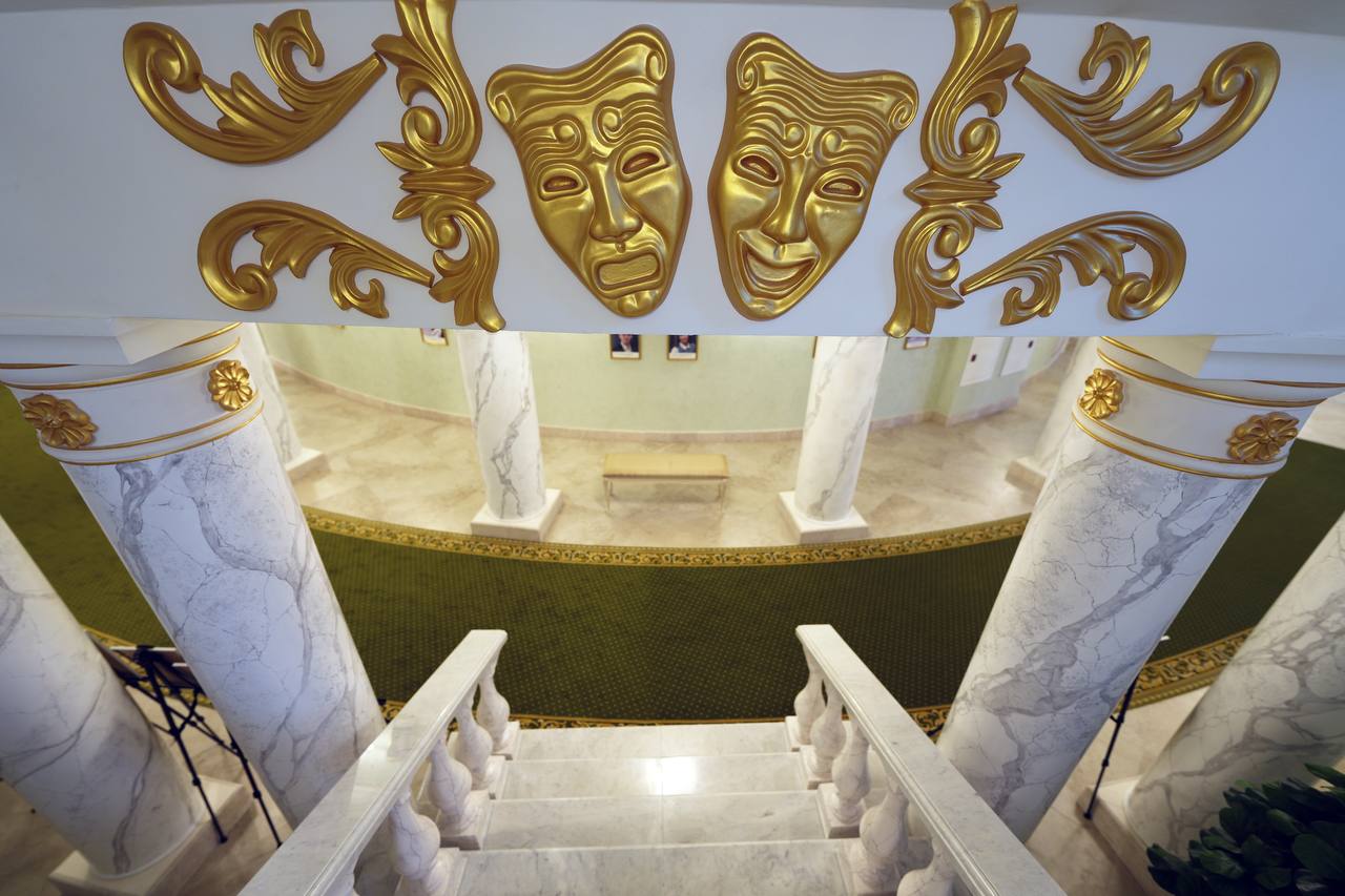 В Мариуполе открыли восстановленный драмтеатр В Мариуполе открыли восстановленный драмтеатр