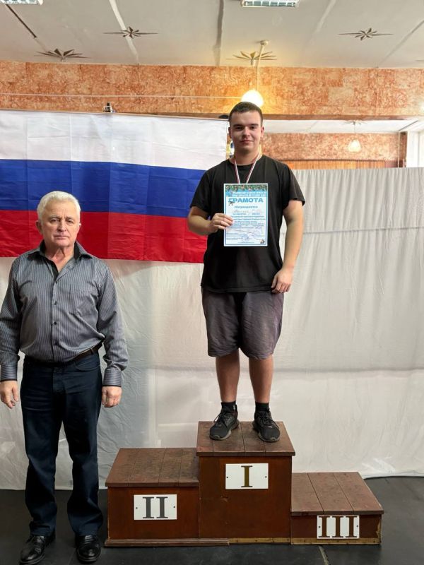Новогодний настрой и спортивный характер: первенство по Русскому жиму в Харцызске Новогодний настрой и спортивный характер: первенство по Русскому жиму в Харцызске