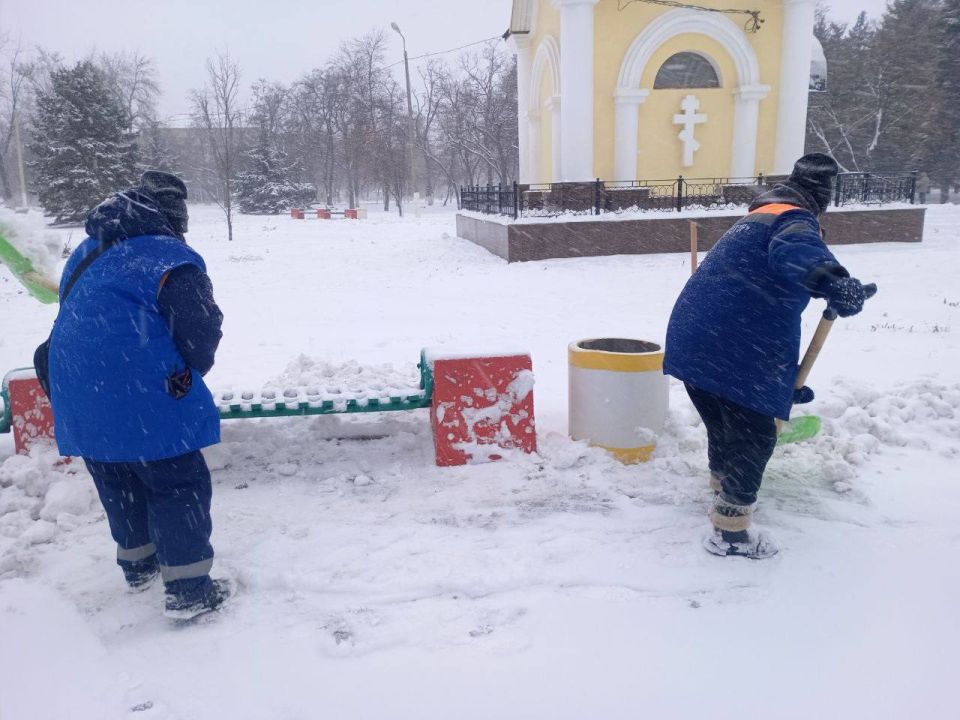 О работе МУП «Простор». Так, в воскресенье, 28 декабря 2025 года, подразделениями МУП «Простор» были выполнены следующие работы: - уборка мусора на остановках общественного транспорта и уход за урнами по запланированному... О работе МУП «Простор». Так, в воскресенье, 28 декабря 2025 года, подразделениями МУП «Простор» были выполнены следующие работы: - уборка мусора на остановках общественного транспорта и уход за урнами по запланированному...