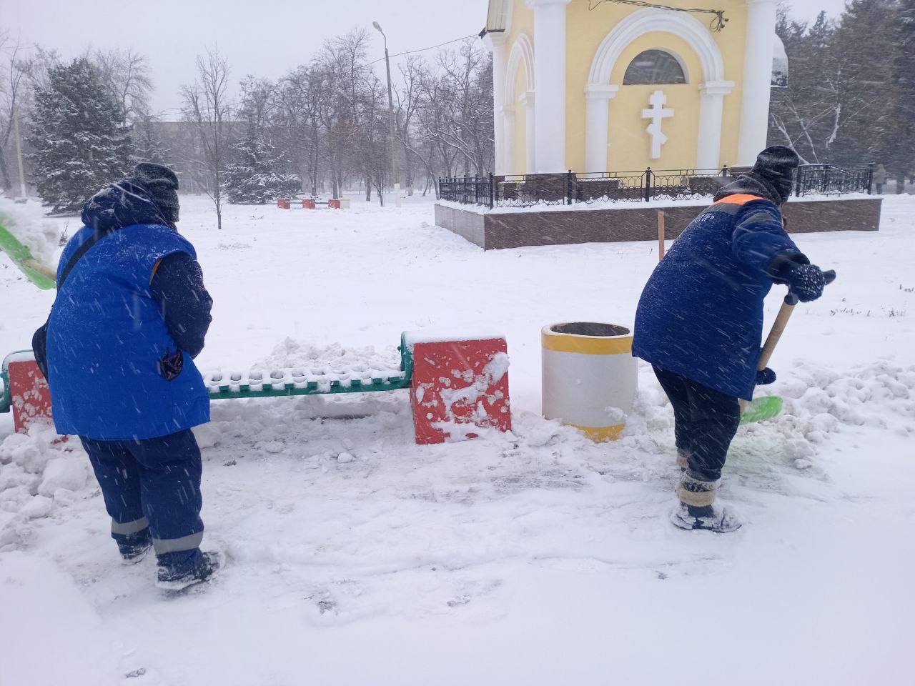 О работе МУП «Простор». Так, в воскресенье, 28 декабря 2025 года, подразделениями МУП «Простор» были выполнены следующие работы: - уборка мусора на остановках общественного транспорта и уход за урнами по запланированному... О работе МУП «Простор». Так, в воскресенье, 28 декабря 2025 года, подразделениями МУП «Простор» были выполнены следующие работы: - уборка мусора на остановках общественного транспорта и уход за урнами по запланированному...