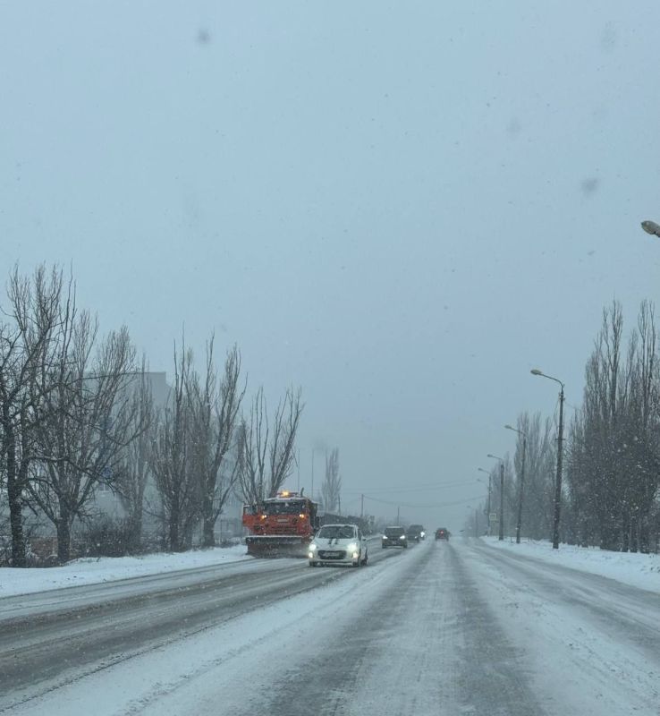 На территории городского округа Торез ведутся работы по расчистке автомобильных дорог На территории городского округа Торез ведутся работы по расчистке автомобильных дорог