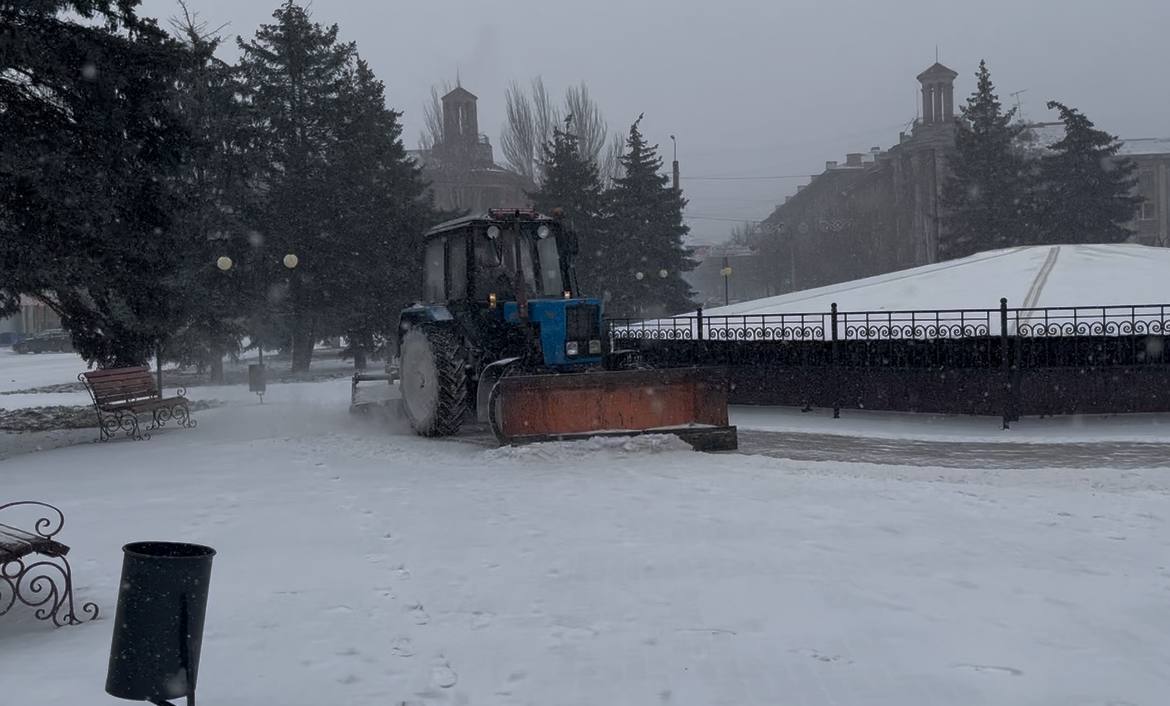 О работе МУП «Простор». Так, в воскресенье, 28 декабря 2025 года, подразделениями МУП «Простор» были выполнены следующие работы: - уборка мусора на остановках общественного транспорта и уход за урнами по запланированному... О работе МУП «Простор». Так, в воскресенье, 28 декабря 2025 года, подразделениями МУП «Простор» были выполнены следующие работы: - уборка мусора на остановках общественного транспорта и уход за урнами по запланированному...