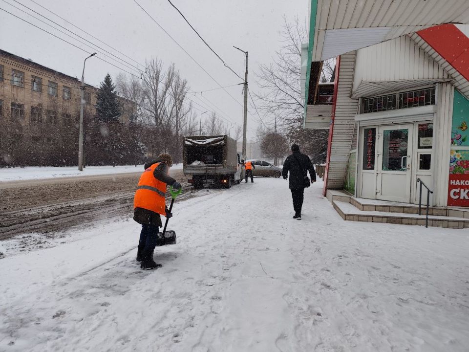 Александр Подгорный: В Макеевке продолжается расчистка дорог от снега Александр Подгорный: В Макеевке продолжается расчистка дорог от снега