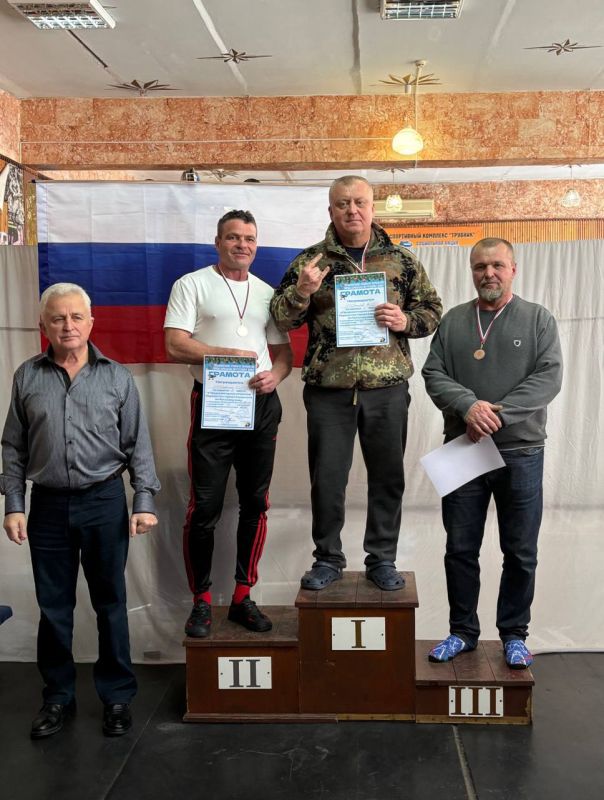 Новогодний настрой и спортивный характер: первенство по Русскому жиму в Харцызске Новогодний настрой и спортивный характер: первенство по Русскому жиму в Харцызске