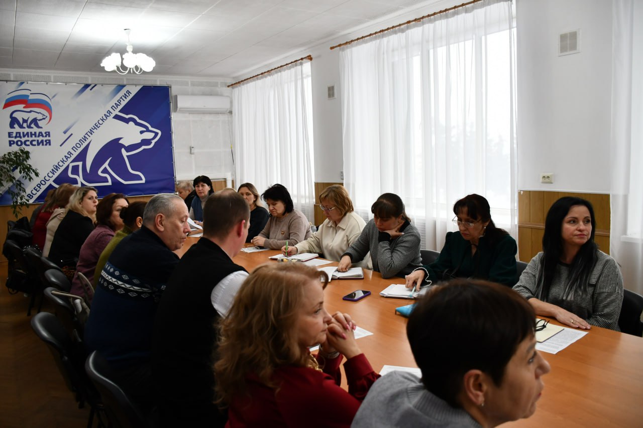 26 декабря – В преддверии Нового года первый заместитель главы администрации городского округа Дебальцево Максим Вельма и заместитель главы Оксана Козлова провели важное рабочее совещание с руководителями образовательных...