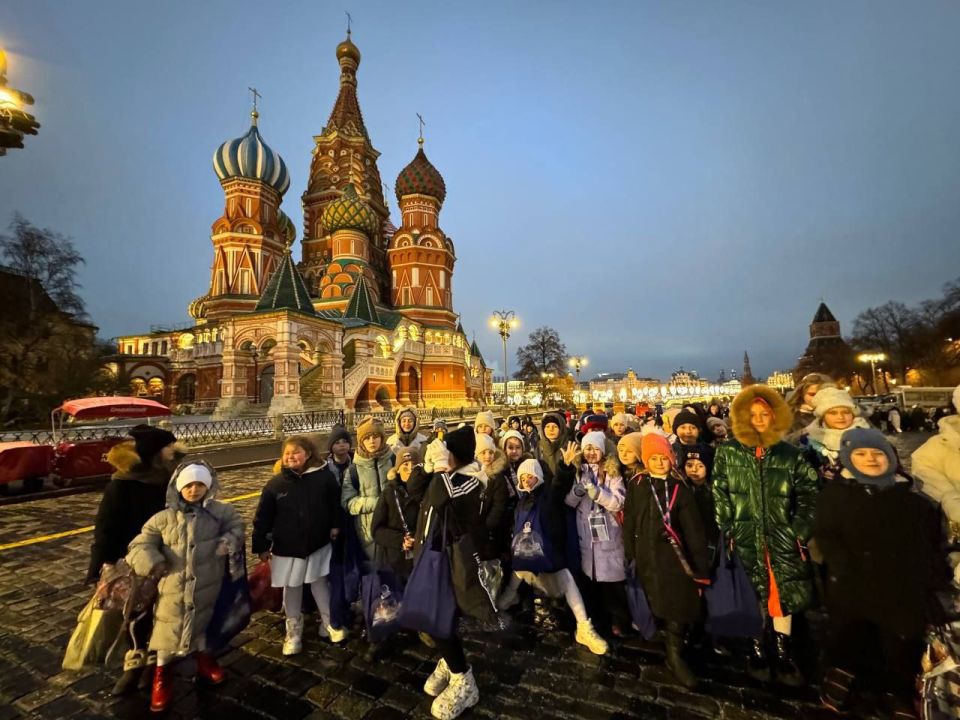Дети городского округа Торез посетили Кремлёвскую Ёлку Дети городского округа Торез посетили Кремлёвскую Ёлку