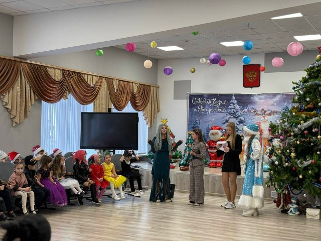 Школьный Новый год в Урзуфской школе Школьный Новый год в Урзуфской школе