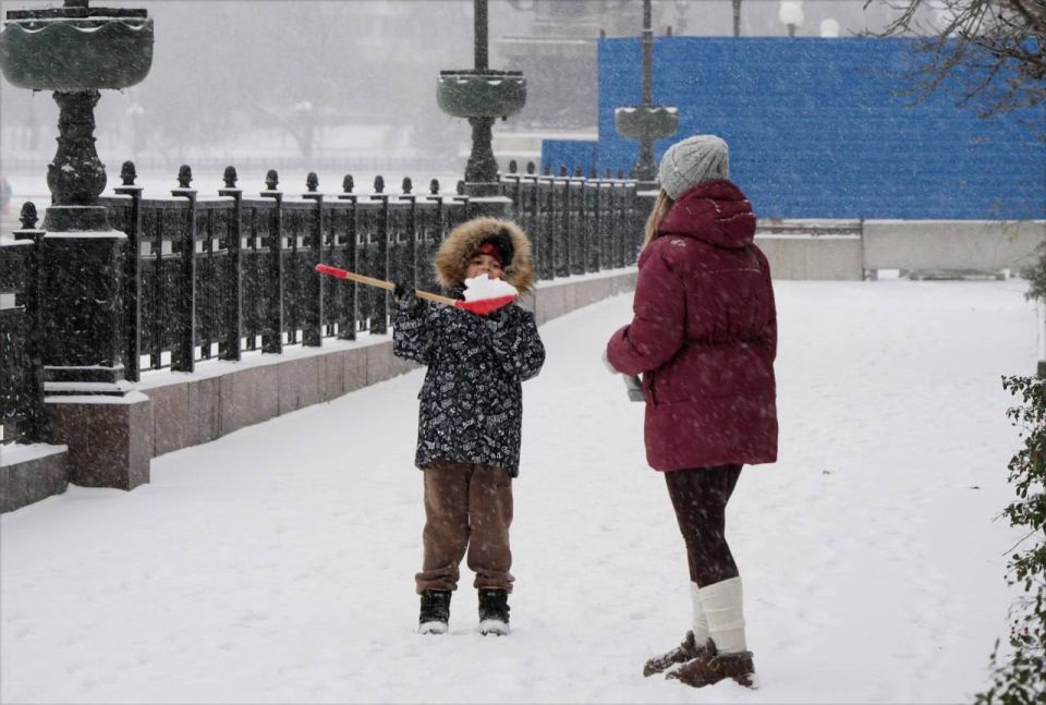 «Без снега Новый год - не то»: чем живет Донецк накануне праздника «Без снега Новый год - не то»: чем живет Донецк накануне праздника