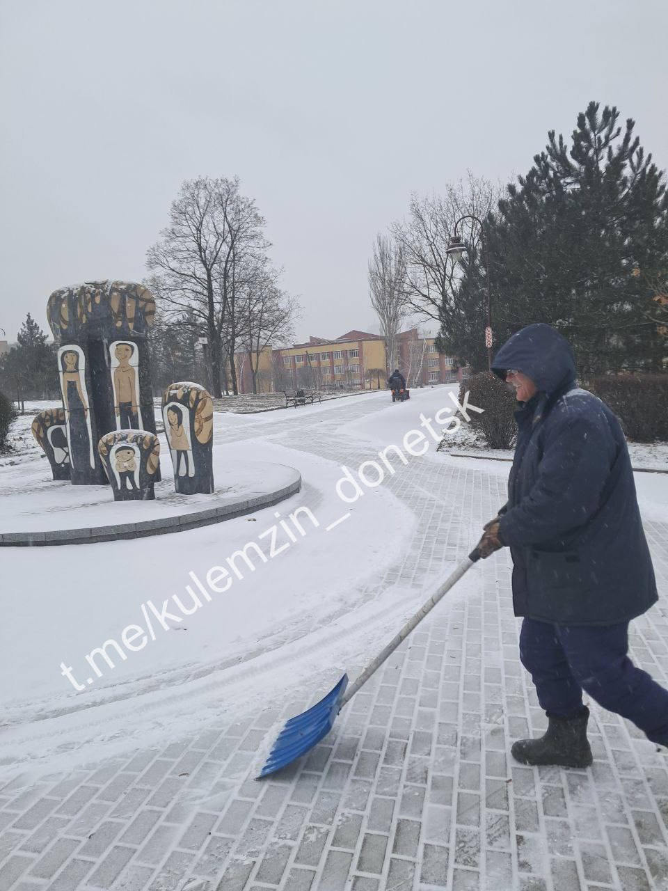 Сотрудники Дирекции парков проводят активную работу по расчистке территорий от снега Сотрудники Дирекции парков проводят активную работу по расчистке территорий от снега