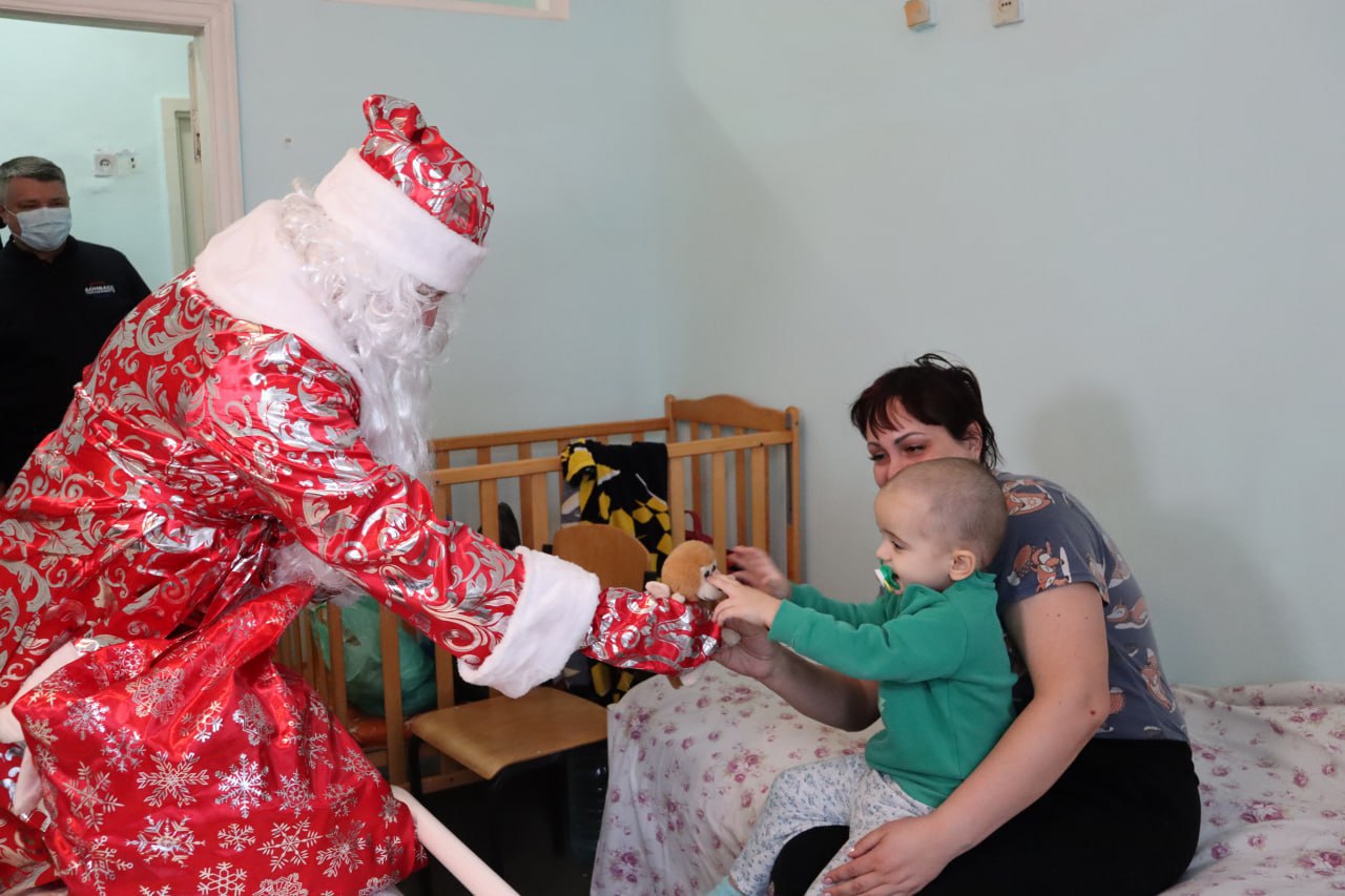 "КОРОБКИ ХРАБРОСТИ", СОБРАННЫЕ СОТРУДНИКАМИ "ДОНБАССТЕПЛОЭНЕРГО" ПЕРЕДАНЫ ЮНЫМ ПАЦИЕНТАМ ДЕТСКОЙ БОЛЬНИЦЫ В ДОНЕЦКЕ "КОРОБКИ ХРАБРОСТИ", СОБРАННЫЕ СОТРУДНИКАМИ "ДОНБАССТЕПЛОЭНЕРГО" ПЕРЕДАНЫ ЮНЫМ ПАЦИЕНТАМ ДЕТСКОЙ БОЛЬНИЦЫ В ДОНЕЦКЕ