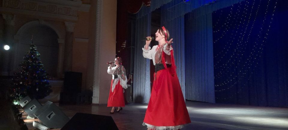 В Старобешевском округе прошел концерт «Новогодняя феерия» В Старобешевском округе прошел концерт «Новогодняя феерия»